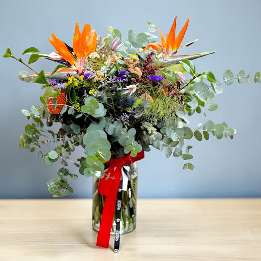 Jarron Silvestre con Flores Exoticas