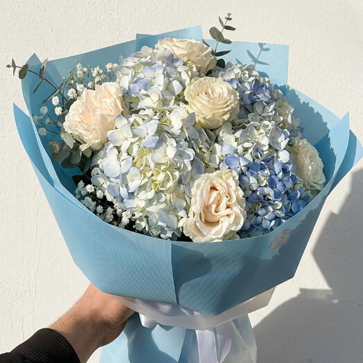 Ramo de rosas de algodon y hortensias