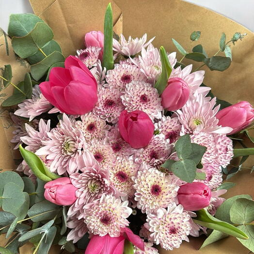 Ramo tulipanes y margaritas rosas