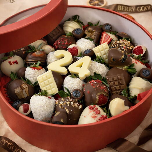 Berry Red Celebration – Circular Mediana