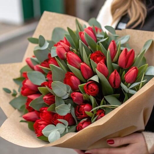 33 tulipanes y eucalipto