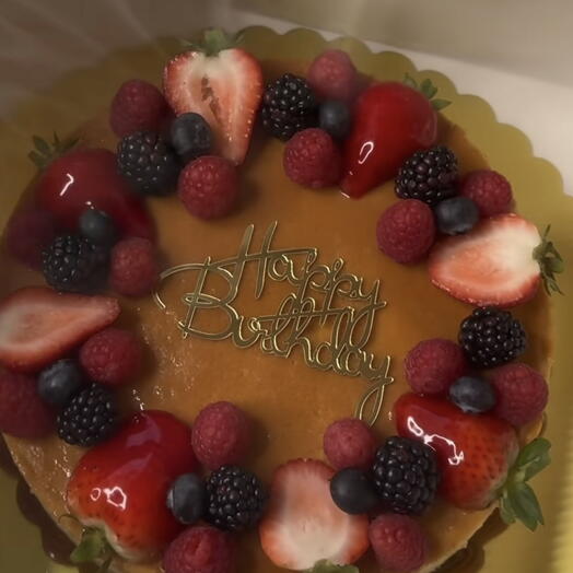 Chocoflan sweet round de frutos rojos