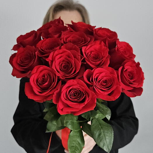 15 red roses