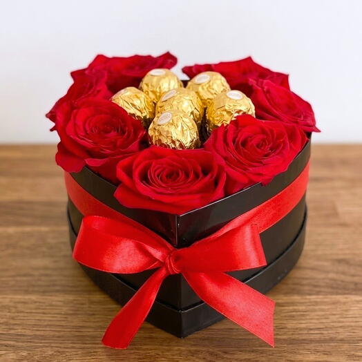 Caja con rosas y Ferrero Rocher