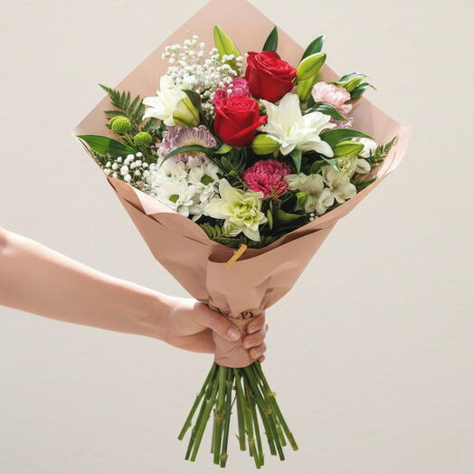 Ramo Mixto Elegante con Lirios y Rosas