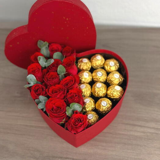 Caja con rosas y bombones