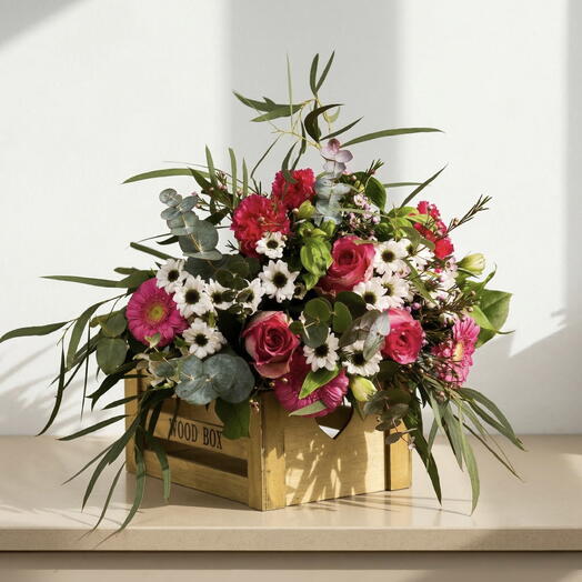 Country Floral Box – Rustic arrangement of natural flowers in a wooden box