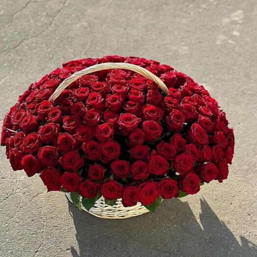 Cesta con 150  flores