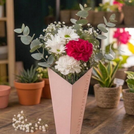 Квіткова коробка з ромашками та гвоздиками