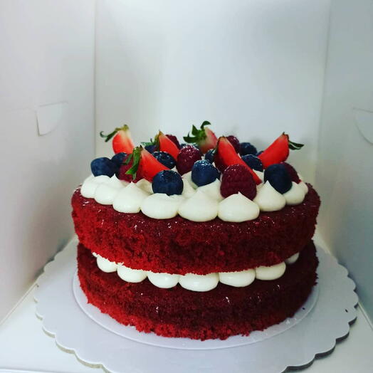 Tarta Red Velvet Naked con Frutos Rojos
