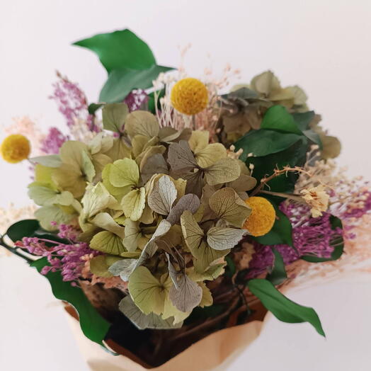 Ramo de flores preservadas verde y morado