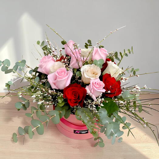 Caja de Rosas Multicolor "Armonia de Colores"