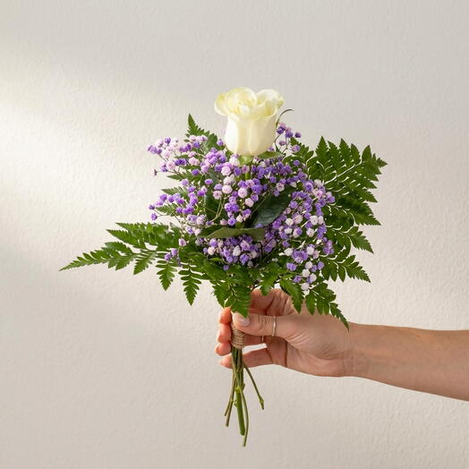 Ramo Serenidad Blanca con Rosa y Flores Silvestres