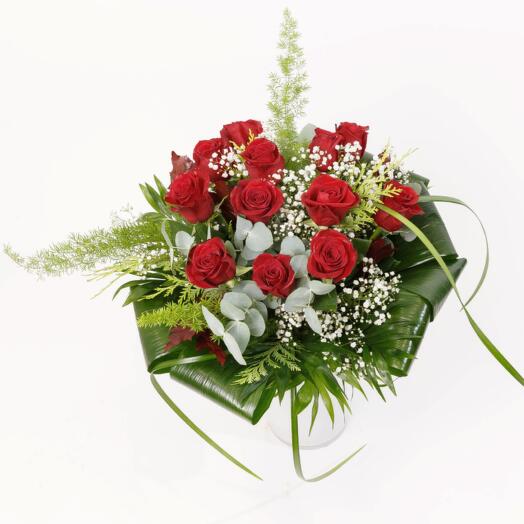 Bouquets of 12 red roses