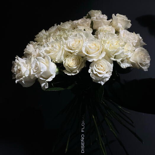 35 rosas blancas