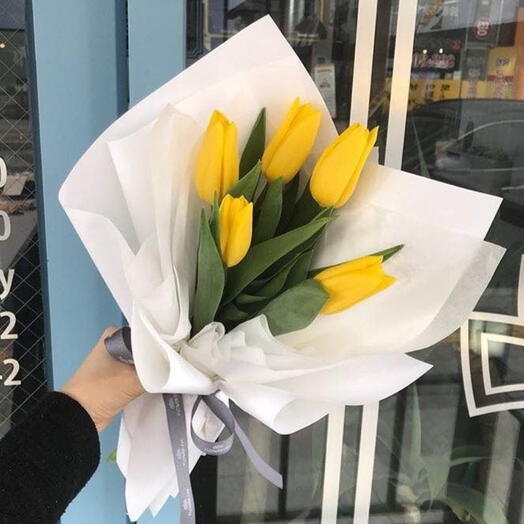 Букет із 5 жовтих тюльпанів