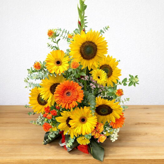 Цветы в корзинах