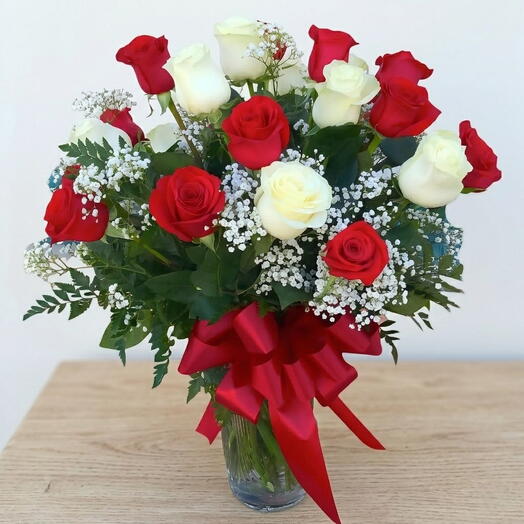 Ramo de 17 rosas rojas y blancas de tallo largo