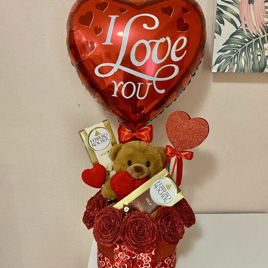 Caja regalo romantica con rosas y Ferrero – Aniversario/ Sorpresa / Cumpleanos