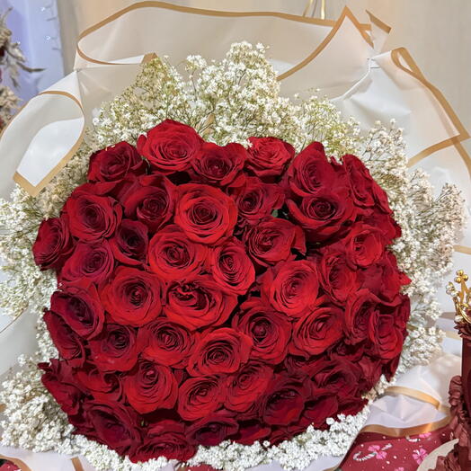 50 розовых роз