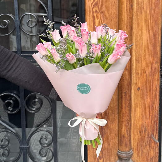 Rosy Bliss Tulips - Ramo de 20 Tulipanes y Limonium