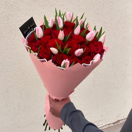 40 rosas con tulipanes