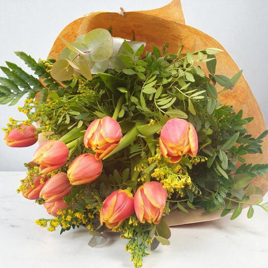 Букет солнечных тюльпанов