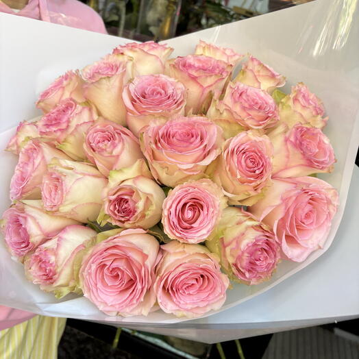 Ramo de 24 rosas fruteto