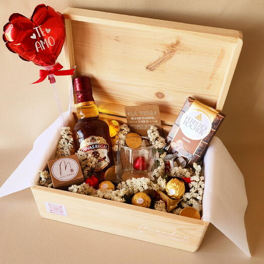 Box Deluxe Whiskey Chivas