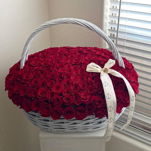 Cesta con 350 rosas