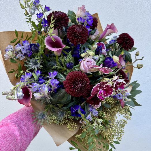 Barcelona Nights - mezcla sexy de flores de lujo, calas, orquídeas-  moderna, salvaje, de alta gama