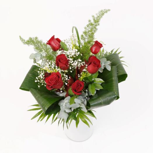Bouquets of 6 red roses