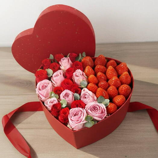 Caja GRANDE Corazon Pasion de San Valentin con Rosas y Fresas