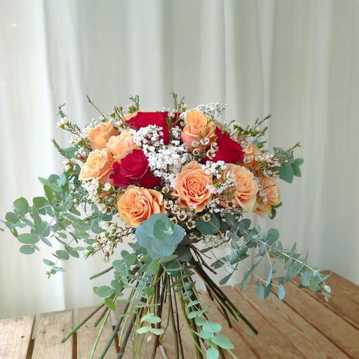 Romantic Bouquet of Roses in Warm Tones