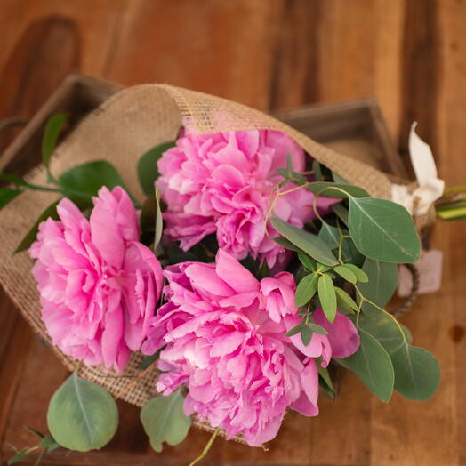 Ramo de Tres Peonias