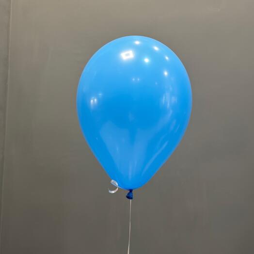 Un globo azul