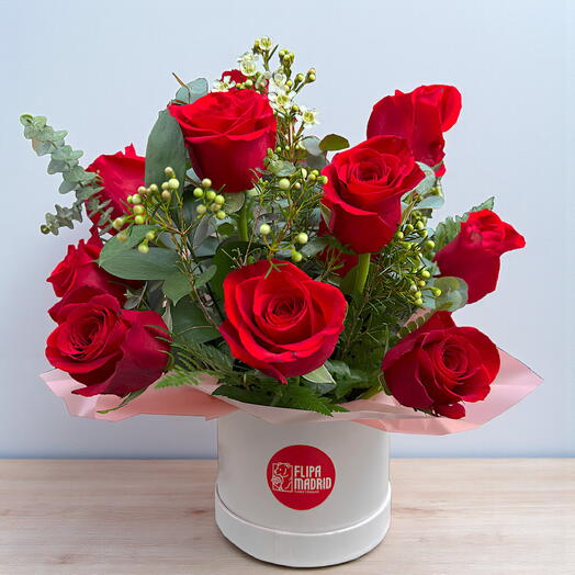 Sombrerera con 12 rosas