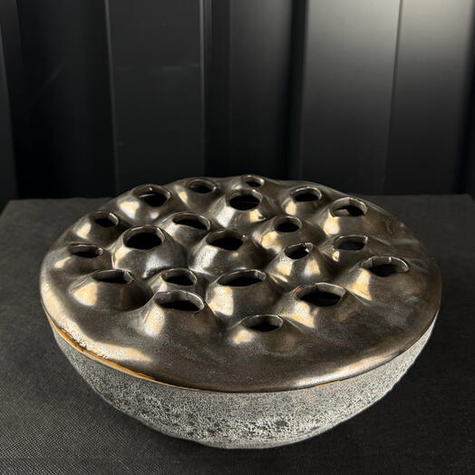 Jarrón de cerámica marrón extraíble de ARAIK GALSTYAN