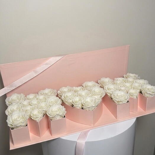 Caja con rosas blancas