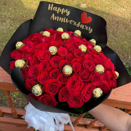 Ramo de 75 rosas con ferreros