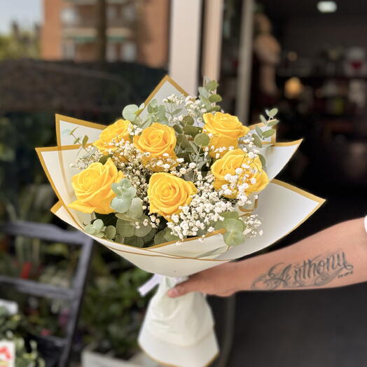 Bouquet of 6 yellow roses