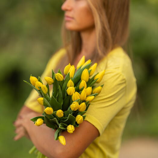 Bouquet of 10 yellow tulips