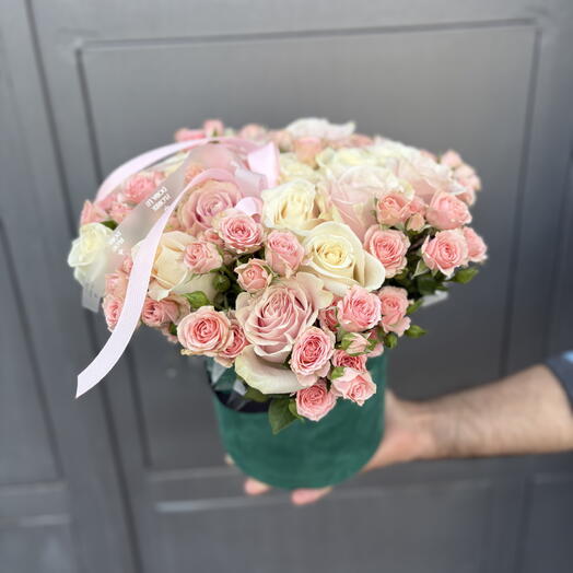 Caja con rosas y rosas spray