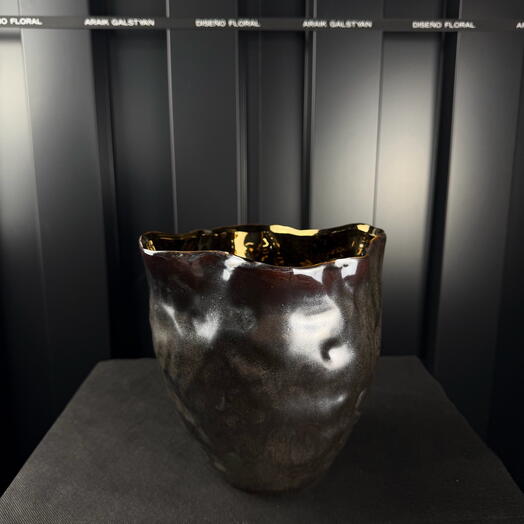 Maceta ceramicaorganica cobre de ARAIK GALSTYAN