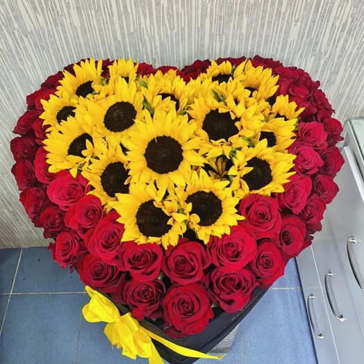 Cajara con girasoles y rosas