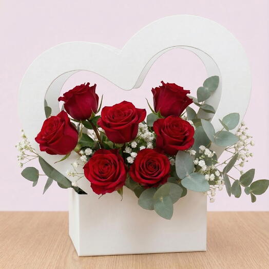 Arreglo de rosas en forma de corazon