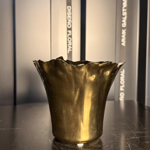 Maceta de cerámica oro