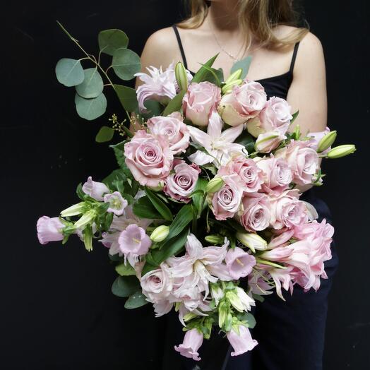 Ramo de Rosas y Lilium ARAIK GALSTYAN