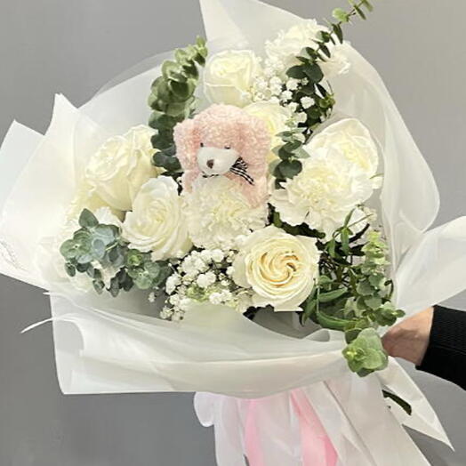 Rosas y claves blancas y osito