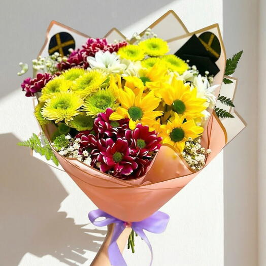 Ramo de Margaritas Variadas con Paniculata – Alegria Floral en Cada Color